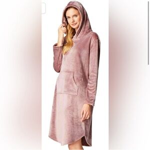 GUC 32° Heat Sleepwear Hooded Velour Lounger L/XL